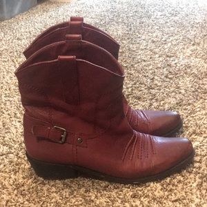 Red leather shorty cowboy boots. Excellent.
